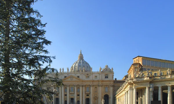 The Basilica of St Peters in the Vatican City in the centre of Rome Italy — Stock Photo, Image