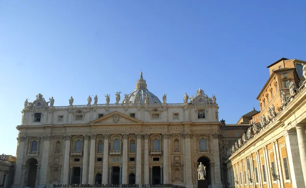 Plaza de San Pedro y Basílica de Roma Italia —  Fotos de Stock