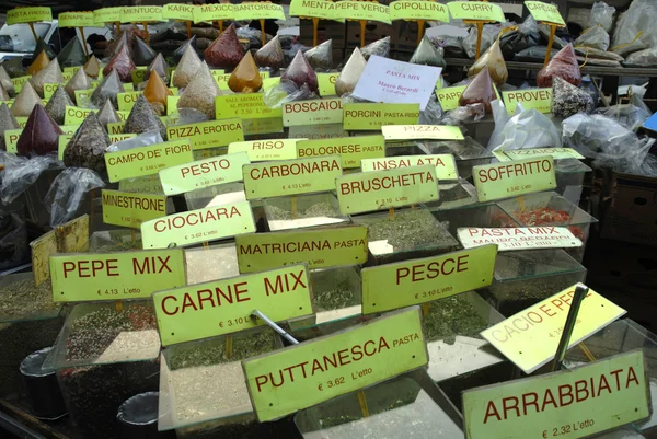 El Mercado en el Campo di Fiori en Roma Italia — Foto de Stock