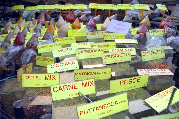 El Mercado en el Campo di Fiori en Roma Italia — Foto de Stock