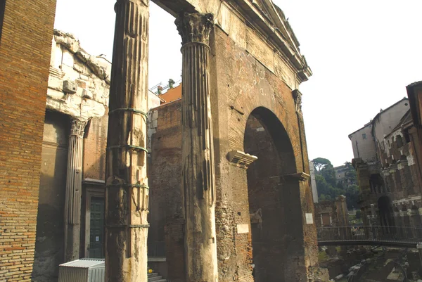 Der alte fischermarkt oder portico d 'ottavia in rom italien — Stockfoto