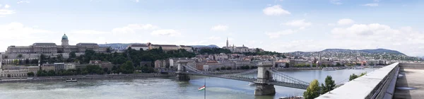 Panorama över floden Donau som flyter genom staden Budapest Ungern — Stockfoto