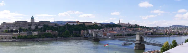 Panorama över floden Donau som flyter genom staden Budapest Ungern — Stockfoto