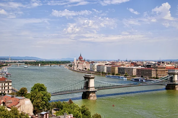 Rio Danúbio através de Budapeste Hungria — Fotografia de Stock