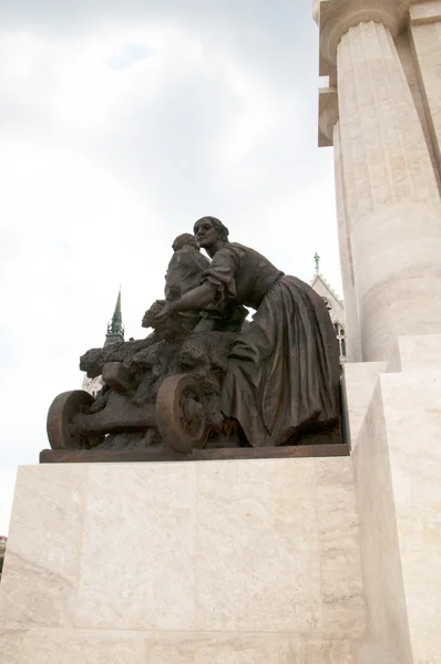 War Memorial on the Banks of the River Danube — Stock Photo, Image