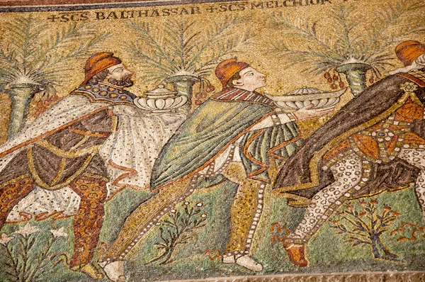 10 yüzyıla mozaik Ravenna İtalya kilisede 3 kralların