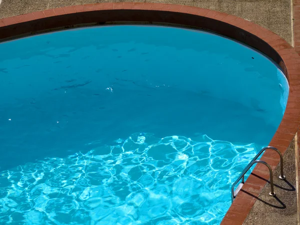 Плавальний басейн готелю у Dubrovnic — стокове фото