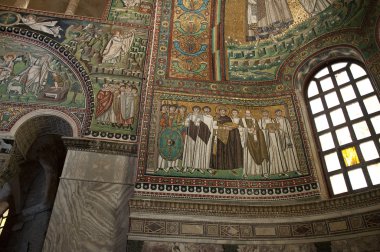 Ravenna İtalya kilisede 10.asır mozaikler