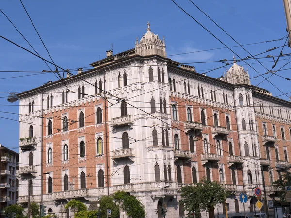 Украшенное здание в Турине — стоковое фото