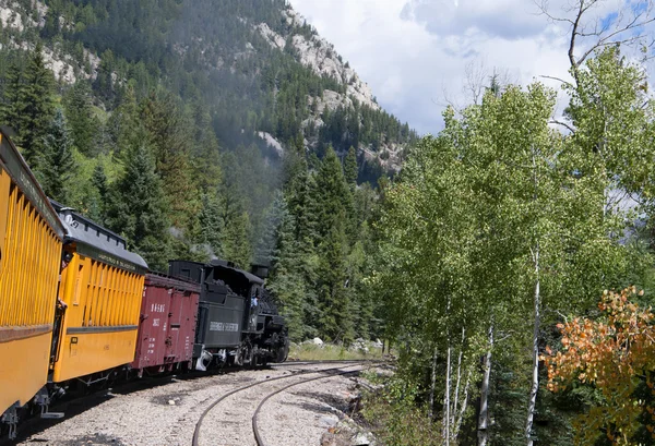 Kapea raideleveys Durangosta Silvertoniin Coloradossa Yhdysvalloissa — kuvapankkivalokuva