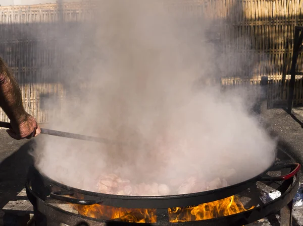 The Stages of Cooking a Paella in a gigantic Pan in Nerja Spain — Stock Photo, Image