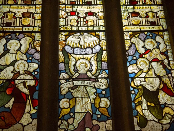Witraże w kościele parafialnym Ilkley Yorkshire — Zdjęcie stockowe