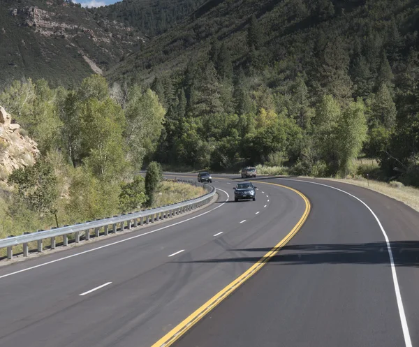 The road through the Mesa Verde National Park in Colorado USA — Stock Photo, Image