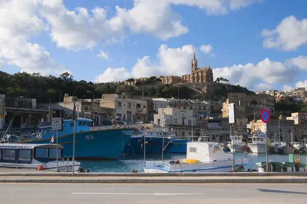 De haven van de veerboot van het Maltese eiland Gozo — Stockfoto