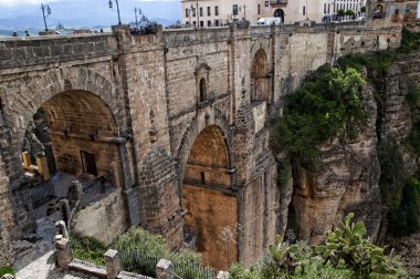 Ronda Andalucia bir dağ köyünde bir Gorge Costa del Sol İspanya yukarıda dağlarda yukarıda yüksek oturtulmuş