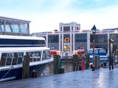 Potomac Nehri'nin kıyısında Alexandria Virginia ABD binalar inşa