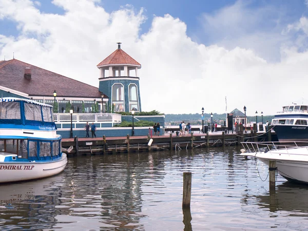 Gebouwen te Alexandrië in Virginia Usa gebouwd op de oevers van de Potomac rivier — Stockfoto