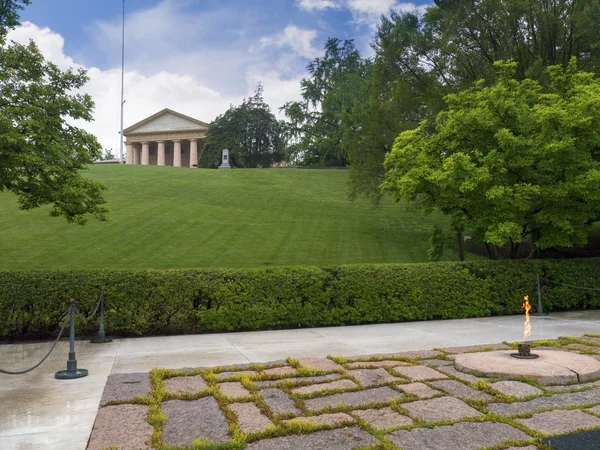 在美国弗吉尼亚阿灵顿国家公墓永恒的火焰 — 图库照片