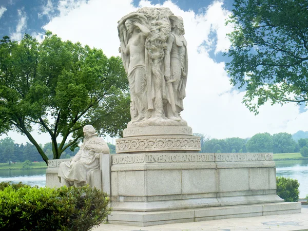 Estatua en el Cementerio Nacional de Arlington en Virginia, EE.UU. — Foto de Stock