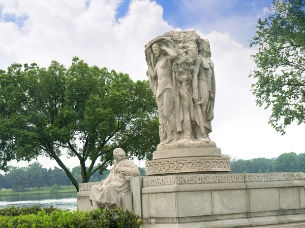 Estatua en el Cementerio Nacional de Arlington en Virginia, EE.UU. — Foto de Stock