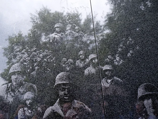 Mármol grabado con imágenes de la Guerra de Corea en Washington EE.UU. —  Fotos de Stock