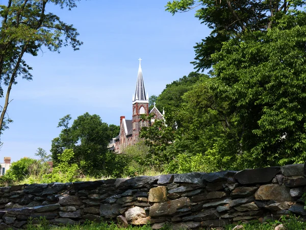 La Chiesa sopra la città di Harpers Ferry in Virginia USA — Foto Stock