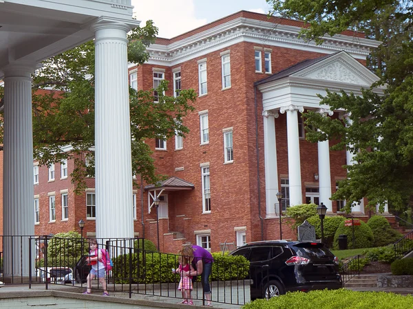 Carnegie Building in Lewisburg Park in West Virginia USA — Stock Photo, Image