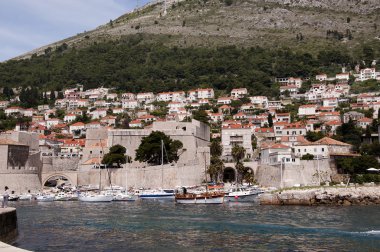 Dubrovnic duvarlı şehir Hırvatistan Avrupa'da limanda