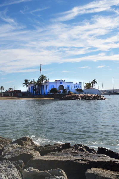 Strand-Szene in der stilvollen Stadt Marbella an der Costa del Sol Spanien — Stockfoto