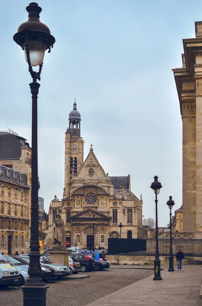 Paris 'te Pantheon yakınlarındaki Saint-Etienne-du-Mont kilisesinin dış görünüşü