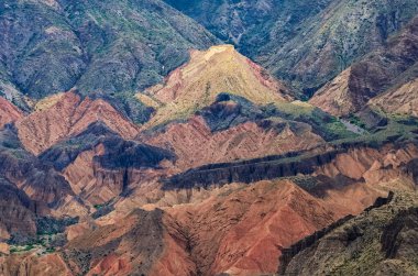 Vadi manzarasının Tilcara, Jujuy, Arjantin 'deki Garganta del Diablo' ya olan görüntüsü. Quebrada de Humahuaca