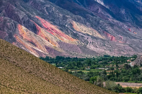 Tilcara 'nın Pucara kentindeki arkeolojik anıtın manzara görüntüsü - eski inka öncesi kalıntılar - Jujuy, Arjantin. Quebrada de Humahuaca
