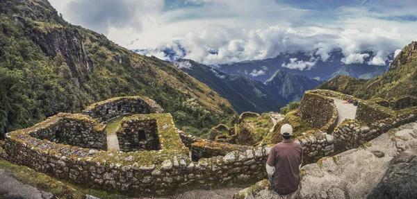 Vista Panorámica Alto Ángulo Hombre Contemplando Enorme Valle Frente Las Fotos De Stock Sin Royalties Gratis