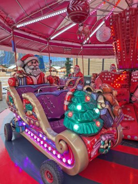 Lunaparktaki atlı karınca.