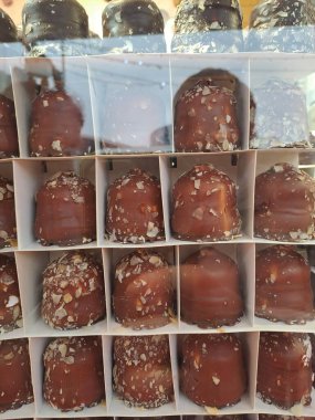 Bir kutuda lezzetli ve sağlıklı çikolatalı çörekler.