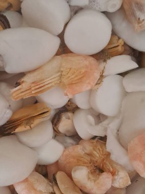 Bir yığın beyaz ve Karadeniz kabuğuna yakın