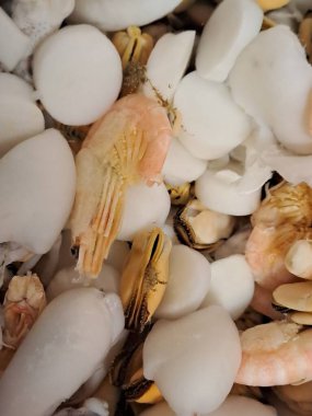 Sahilde taze deniz ürünleri