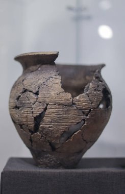 Çömlek parçaları. Kırık tabaklar, arkeolojik bulgular.