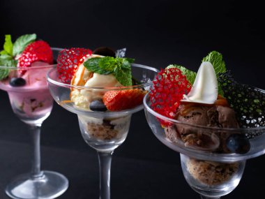 Tatlı, dondurma ve çikolata.