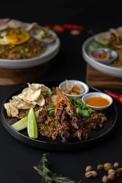 Farklı türde Asya yemekleri ve yemekleri.