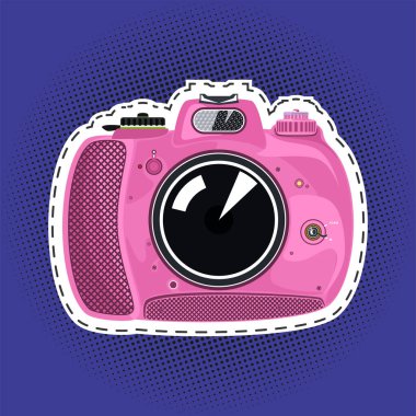 Pembe, sevimli, anlık baskı kamerası, mor menekşe rengi pop sanatının yarım ton arka planında manuel kamera, daire şeklinde siyah noktalar, iğne veya yamalar, retro tarzı, illüstrasyon