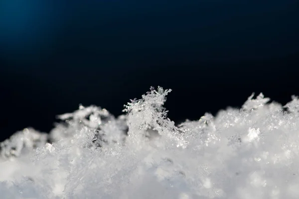 Fundo Natural Azul Branco Escuro Abstrato Flocos Neve Fundo Escuro — Fotografia de Stock