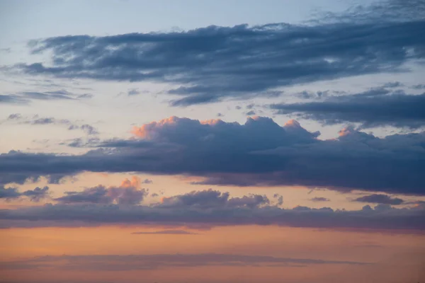 Σύννεφα Στο Ηλιοβασίλεμα Ηλιοβασίλεμα Παστέλ Χρώματα Ιστορικό Του Ουρανού Ηλιοβασίλεμα — Φωτογραφία Αρχείου
