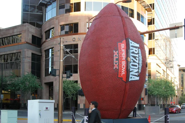 Riesen-Super-Bowl-Fußball lizenzfreie Stockfotos