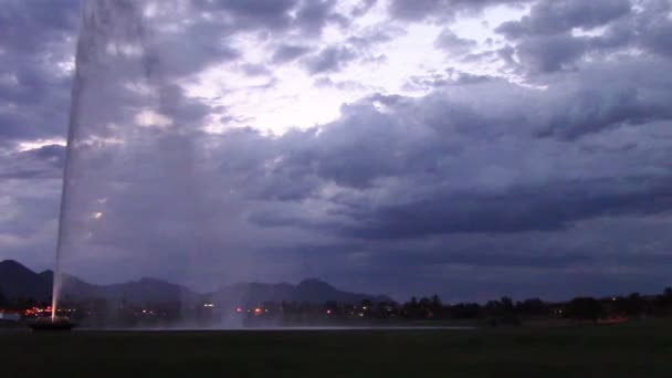 Fountain Hills, Arizona Park fontein — Stockvideo