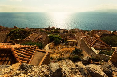 Deniz ve ortaçağ Monemvasia, Moreloponnese, Yunanistan 'ın en iyi manzarası