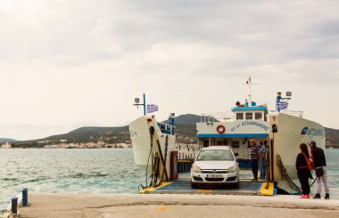 ELAFONISOS, GREECE - 10 Ekim 2015: Elafonisos Adası 'ndan anakaraya gelen feribot, Laconia, Yunanistan