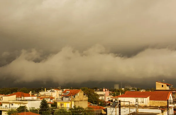 MEGALOPOLI, GREECE - 11 Ekim 2015: Megalopoli, Peloponnese, Yunanistan üzerinde fırtına gökyüzü
