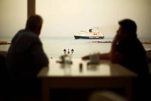 Rafina Greece October 2015 Rafina 항구에 카페에서 바라본 그리고 접근하는 — 스톡 사진