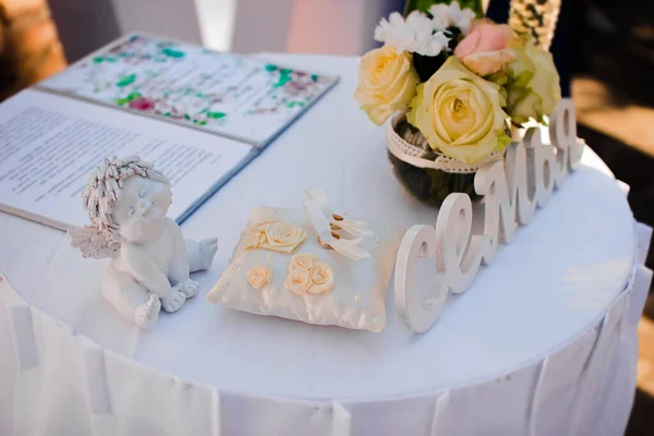 Wedding setup detail on a table — Stock Photo, Image